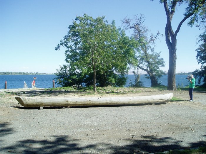 A canoe in Sacajawea Park