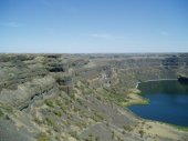 The Dry Falls cut across the Grand Coulee (coulees are dry channels)