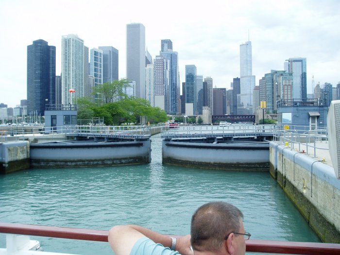 The lock between the Chicago River and Lake Michigan